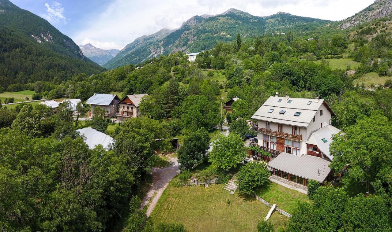 Hotel Restaurant Gites Les 5 Saisons 프레시니어스 외부 사진
