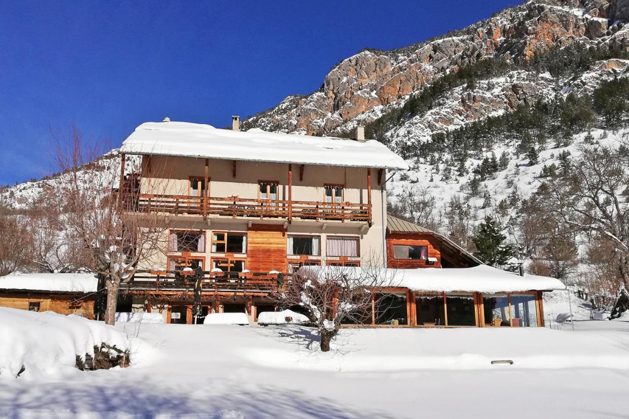 Hotel Restaurant Gites Les 5 Saisons 프레시니어스 외부 사진