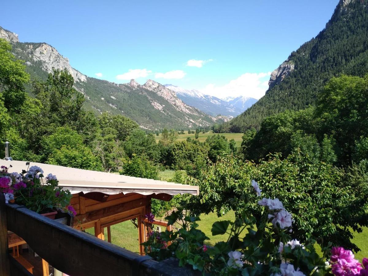 Hotel Restaurant Gites Les 5 Saisons 프레시니어스 외부 사진