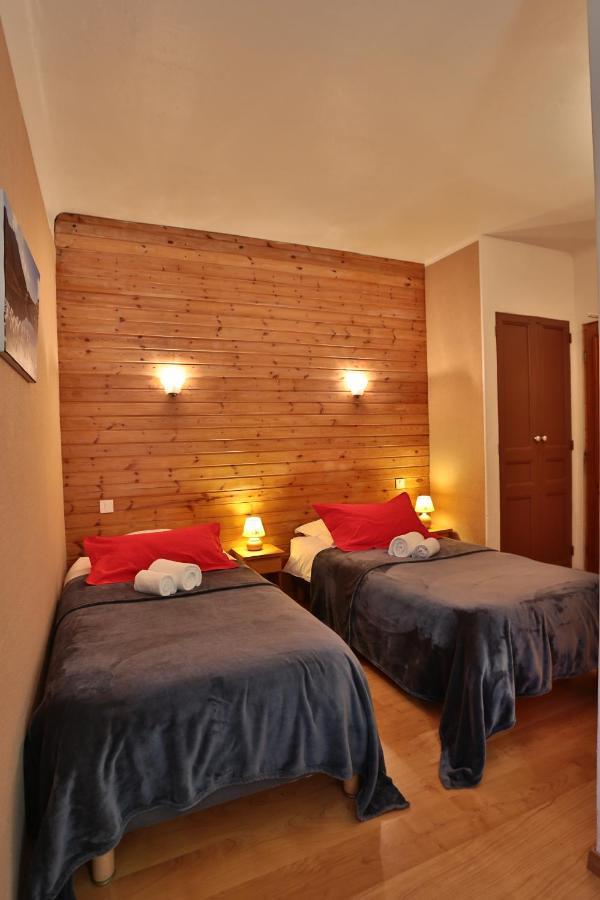 Hotel Restaurant Gites Les 5 Saisons 프레시니어스 외부 사진