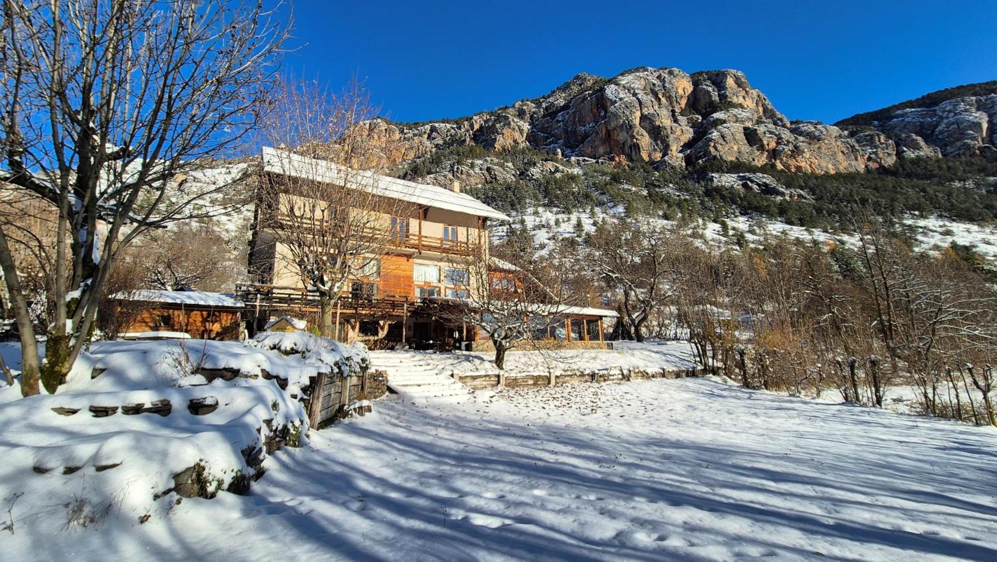 Hotel Restaurant Gites Les 5 Saisons 프레시니어스 외부 사진