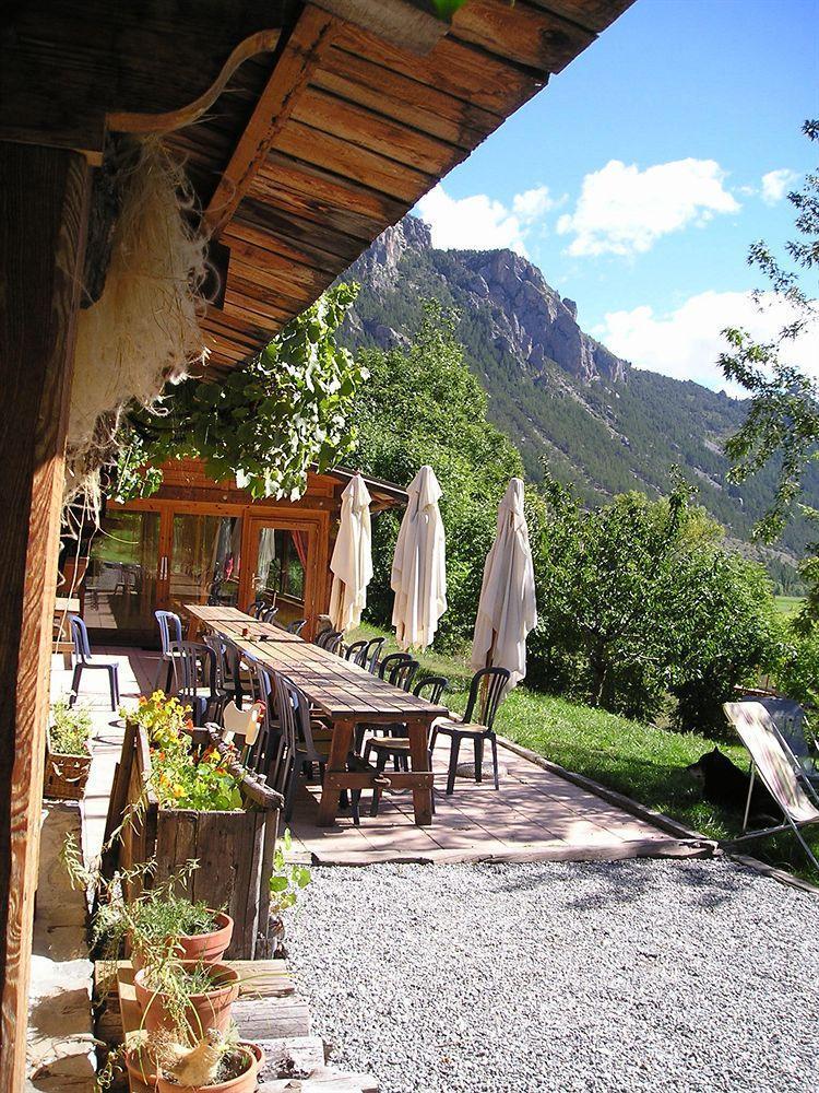 Hotel Restaurant Gites Les 5 Saisons 프레시니어스 외부 사진